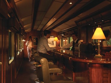 vagonul bar al trenului