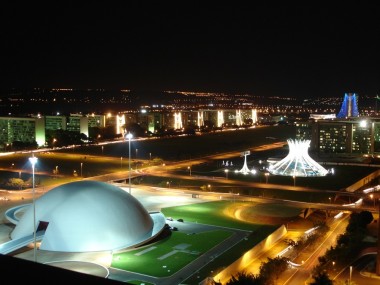 Brasilia capitala Braziliei pe timp de noapte