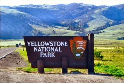 yellowstone entry sign